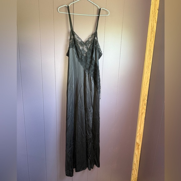 Vintage Val Mode Black Lace Slip Dress – Made in USA (Size M) - Picture 4 of 7
